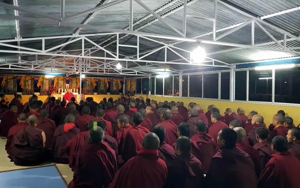 Venerable Dagpo Rinpoche teaching the monks and nuns of Mindrolling