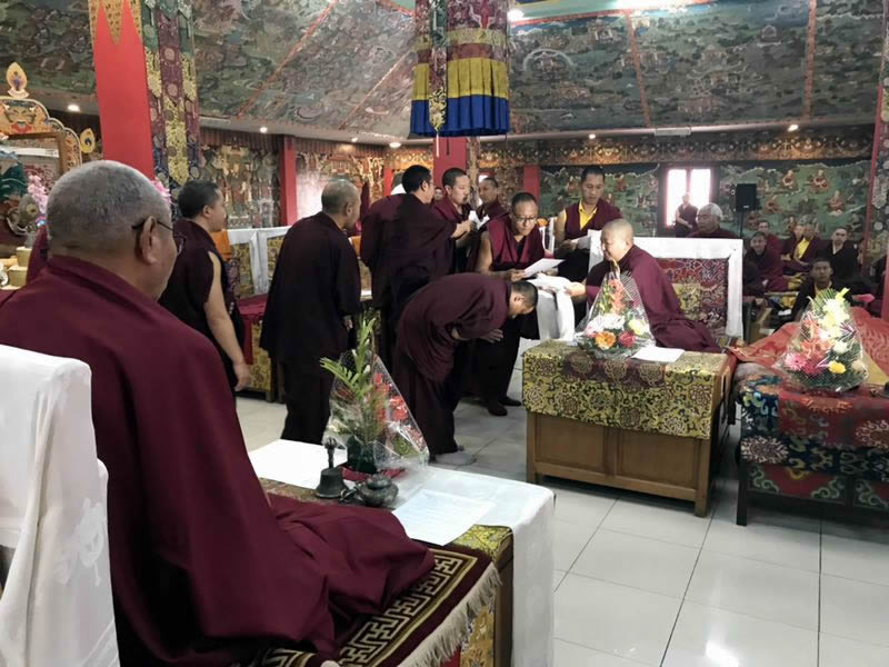 HE Jets&uuml;n Khandro Rinpoche during the certificate presentation