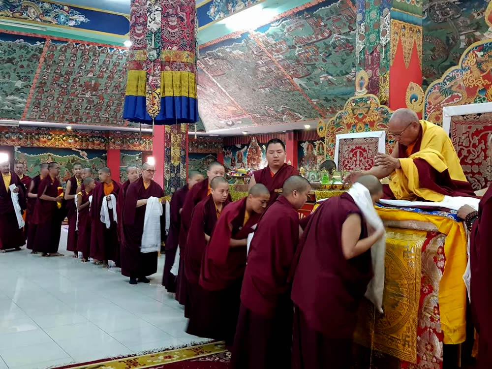 Tenzhug (long-life ceremony) offering to His Eminence Khochhen Rinpoche