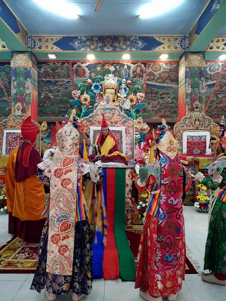 Tenzhug (long-life ceremony) offering to His Eminence Khochhen Rinpoche